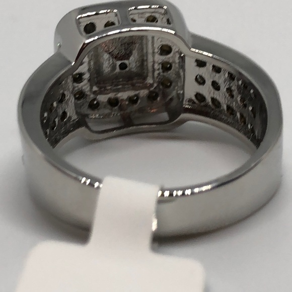 Lovely cushion setting silver ring size 7 boutique - Picture 8 of 8